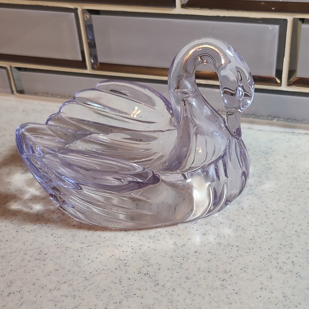 Elegant Glass Swan Soap Dish Material Plastic